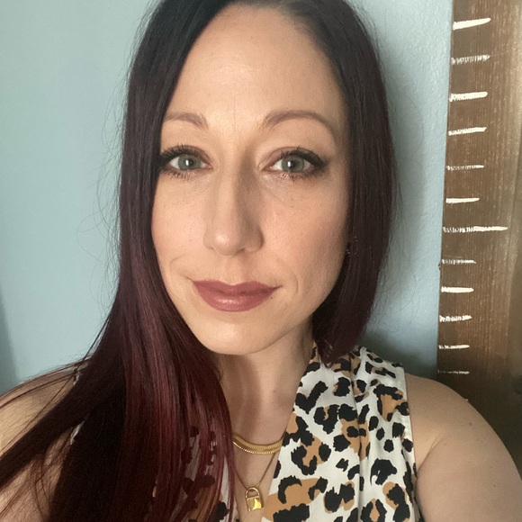 Meet your Posher, Lisa - Picture 1 of 1